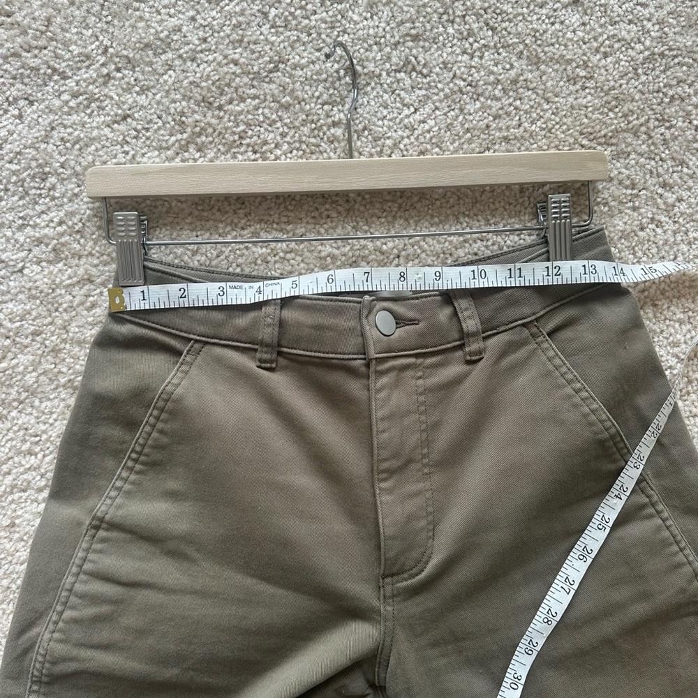 Everlane Utility Barrel Pants in Olive - Picture 11 of 12